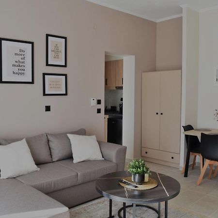 Pnoe Apartments Loutraki  Bagian luar foto