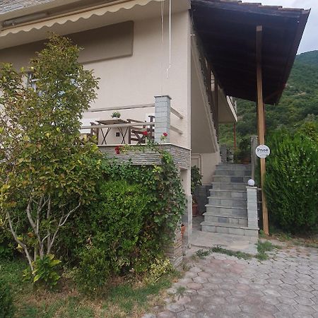 Pnoe Apartments Loutraki  Bagian luar foto