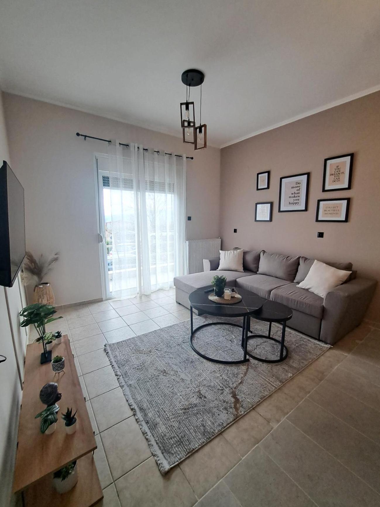 Pnoe Apartments Loutraki  Bagian luar foto