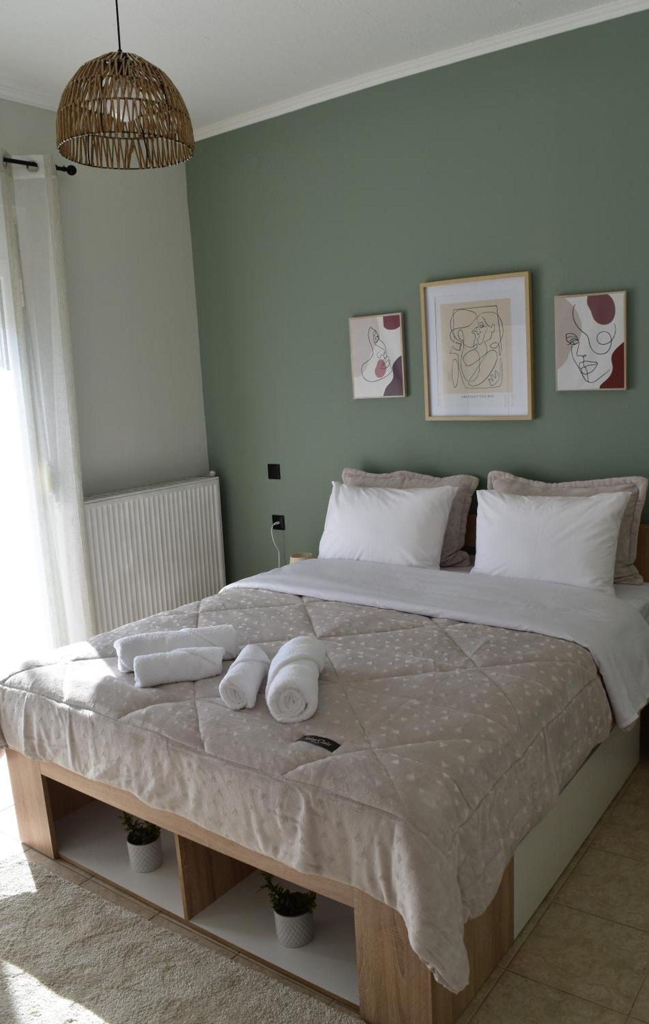 Pnoe Apartments Loutraki  Bagian luar foto