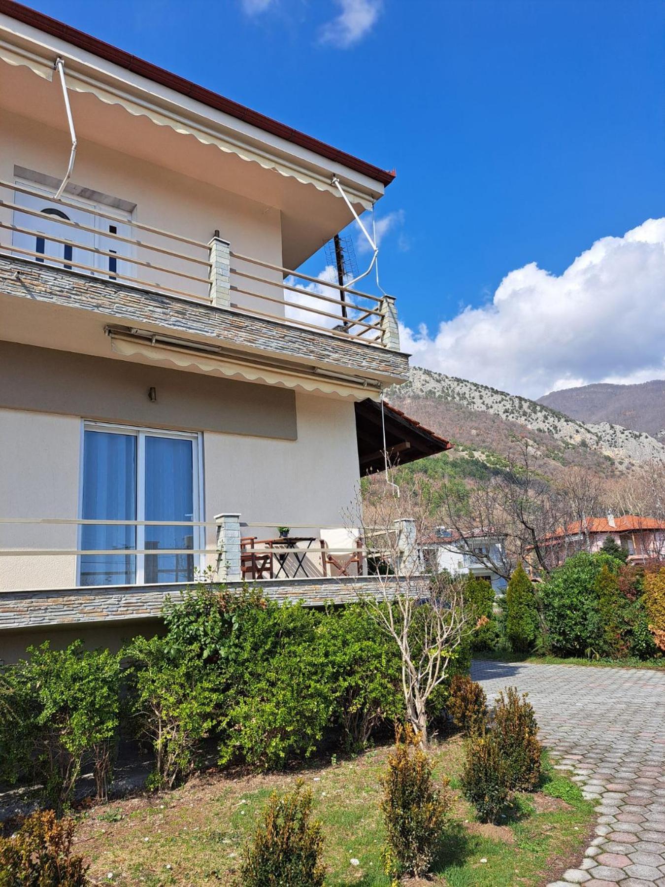 Pnoe Apartments Loutraki  Bagian luar foto
