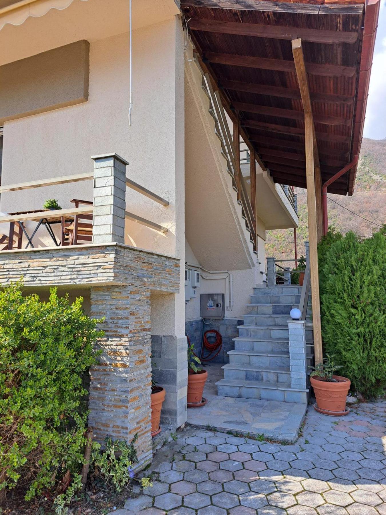 Pnoe Apartments Loutraki  Bagian luar foto