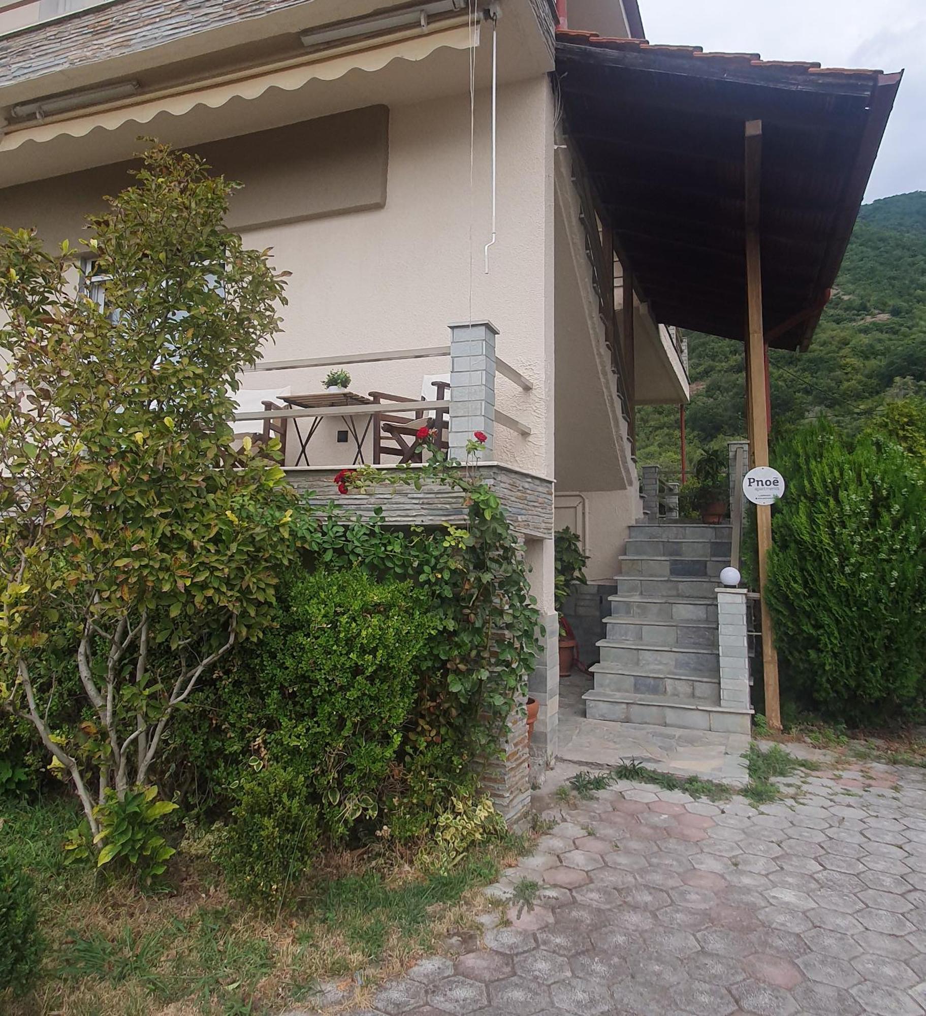 Pnoe Apartments Loutraki  Bagian luar foto